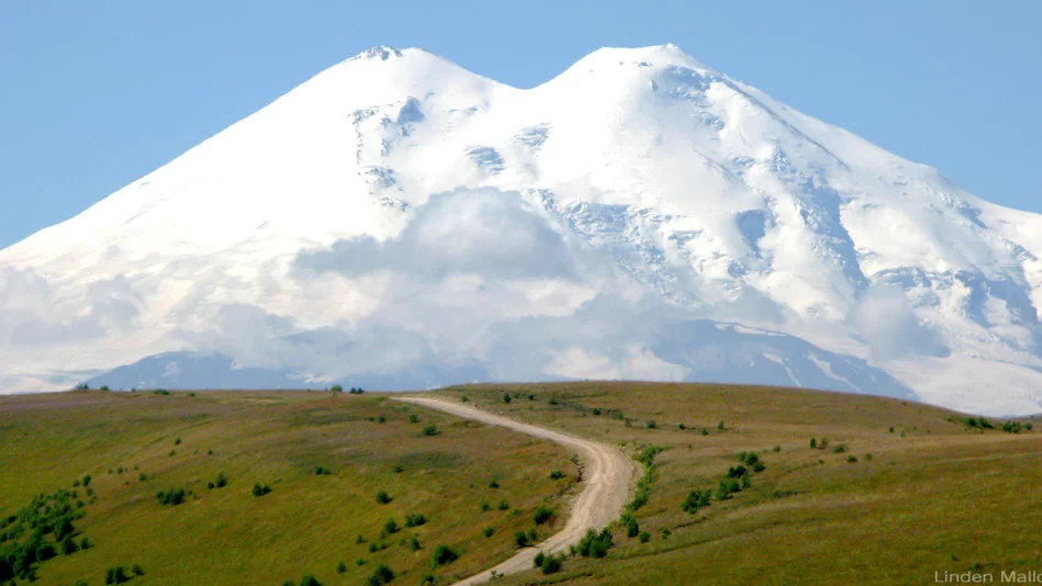 mount_elbrus_-edited Como os Vulcões se Formam? Conheça os Maiores Vulcões do Mundo